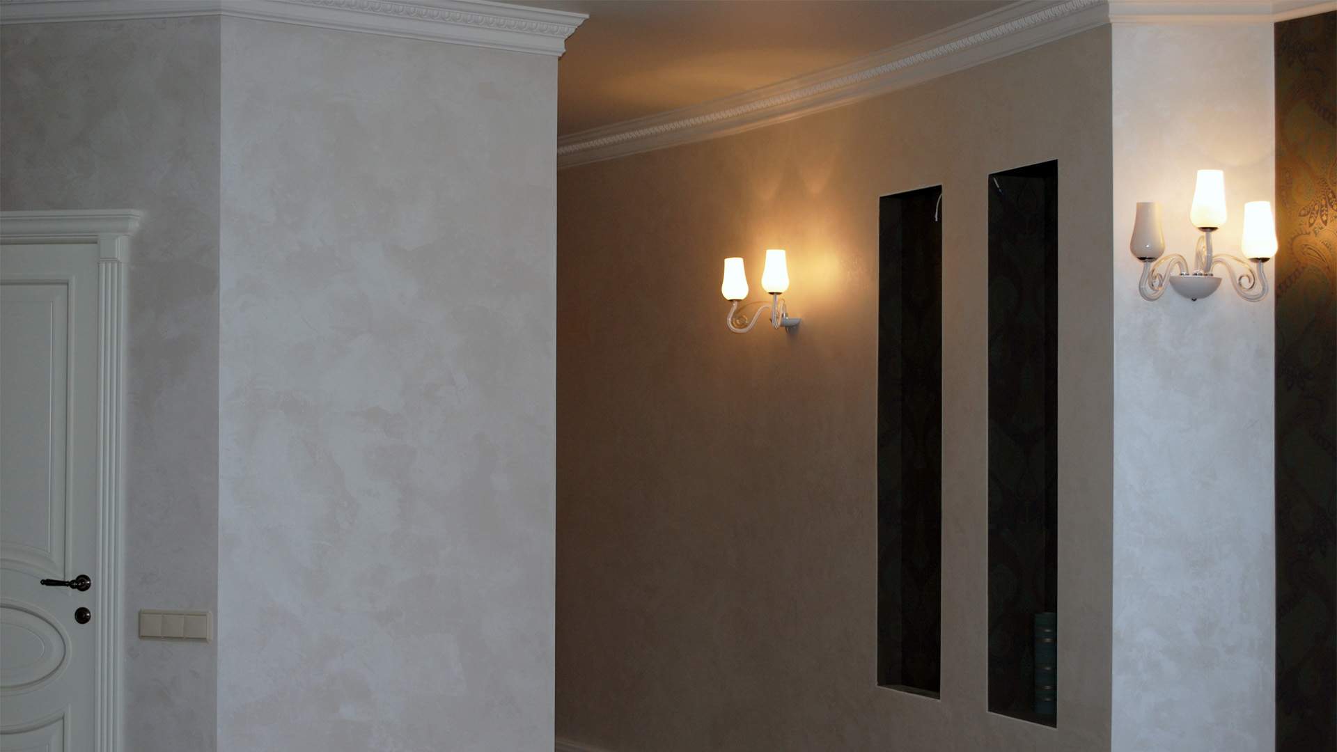 Декоративная краска для стен с эффектом шелка: как смотрится шелкография на стенах, как наносить жидкий шелк, сколько он сохнет и какова продолжительность эксплуатации