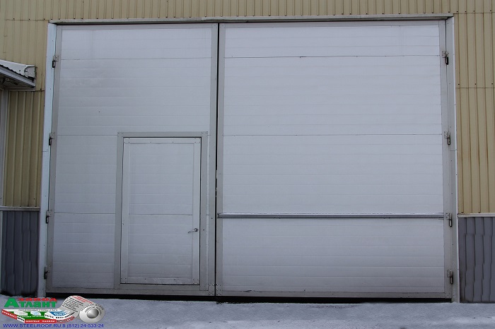 Гаражные распашные ворота (48 фото): металлические конструкции для гаража с калиткой из сэндвич панелей, варианты уплотнителя для изделия