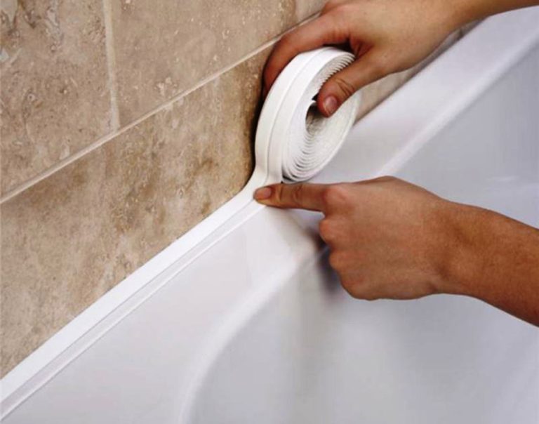 Как подобрать плинтус для ванной и особенности установки