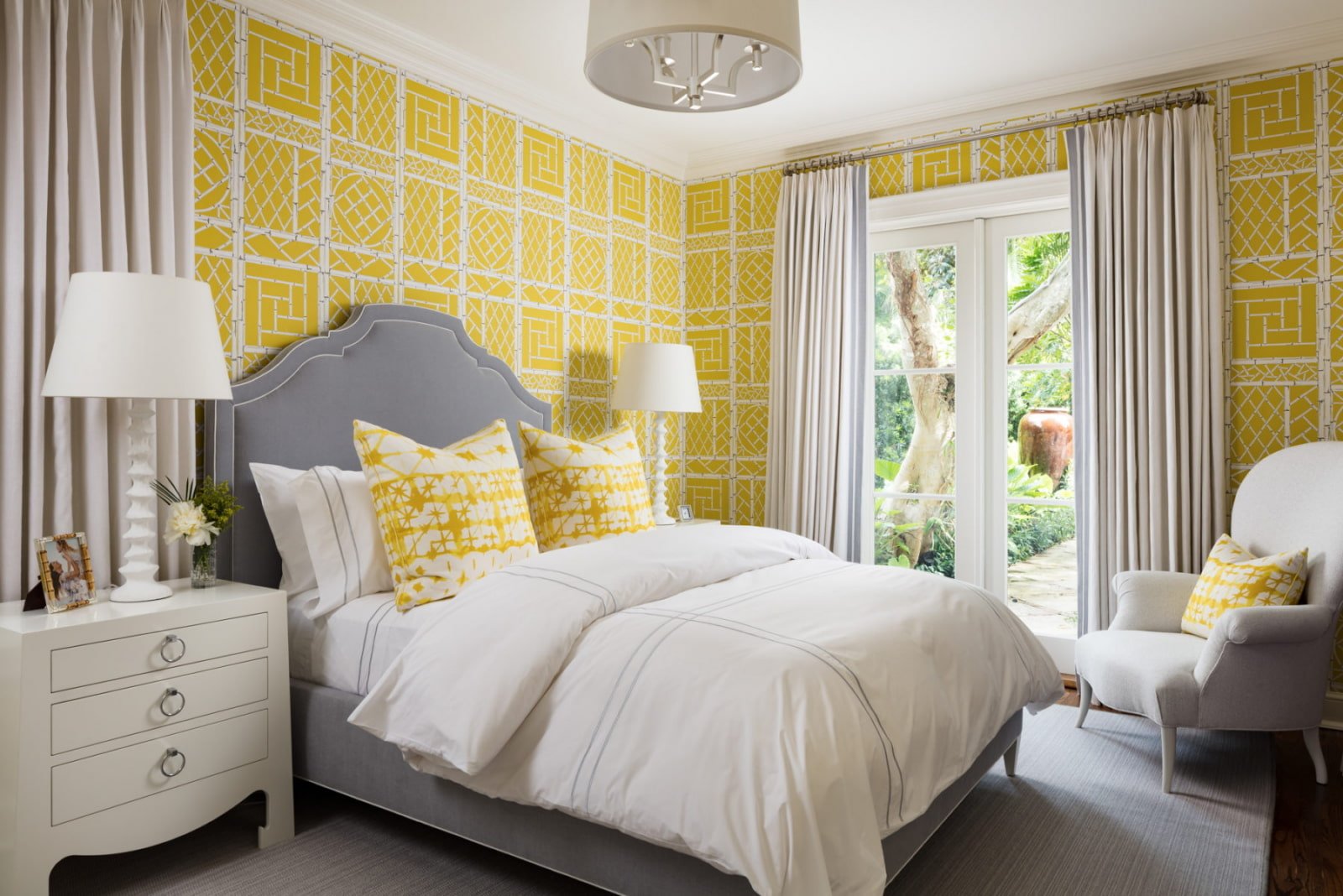 Желтые обои для стен — добавим в интерьер больше солнца и света!