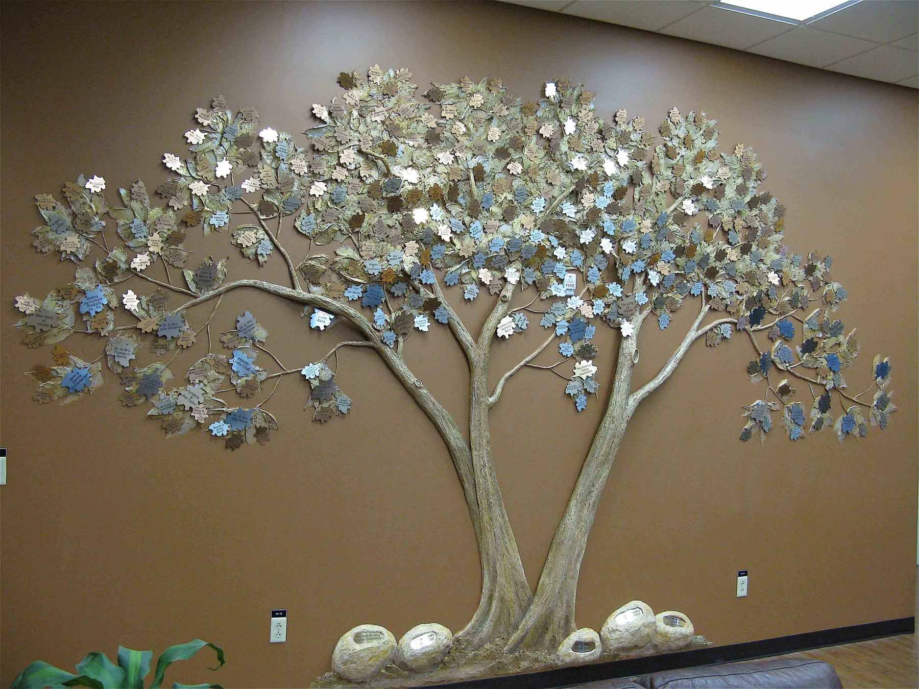 Декорирование стен с использованием спилов дерева