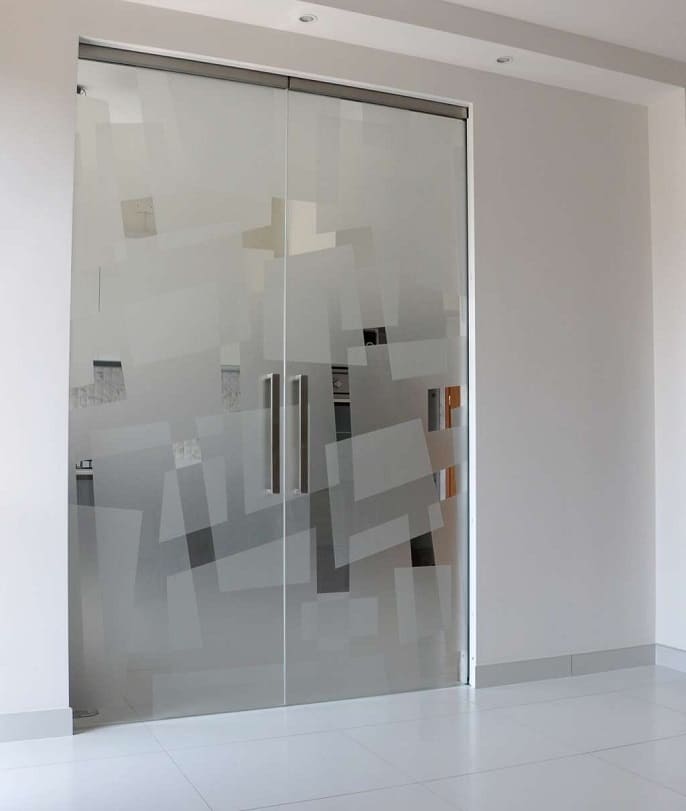 Межкомнатная стеклянная дверь из матового стекла