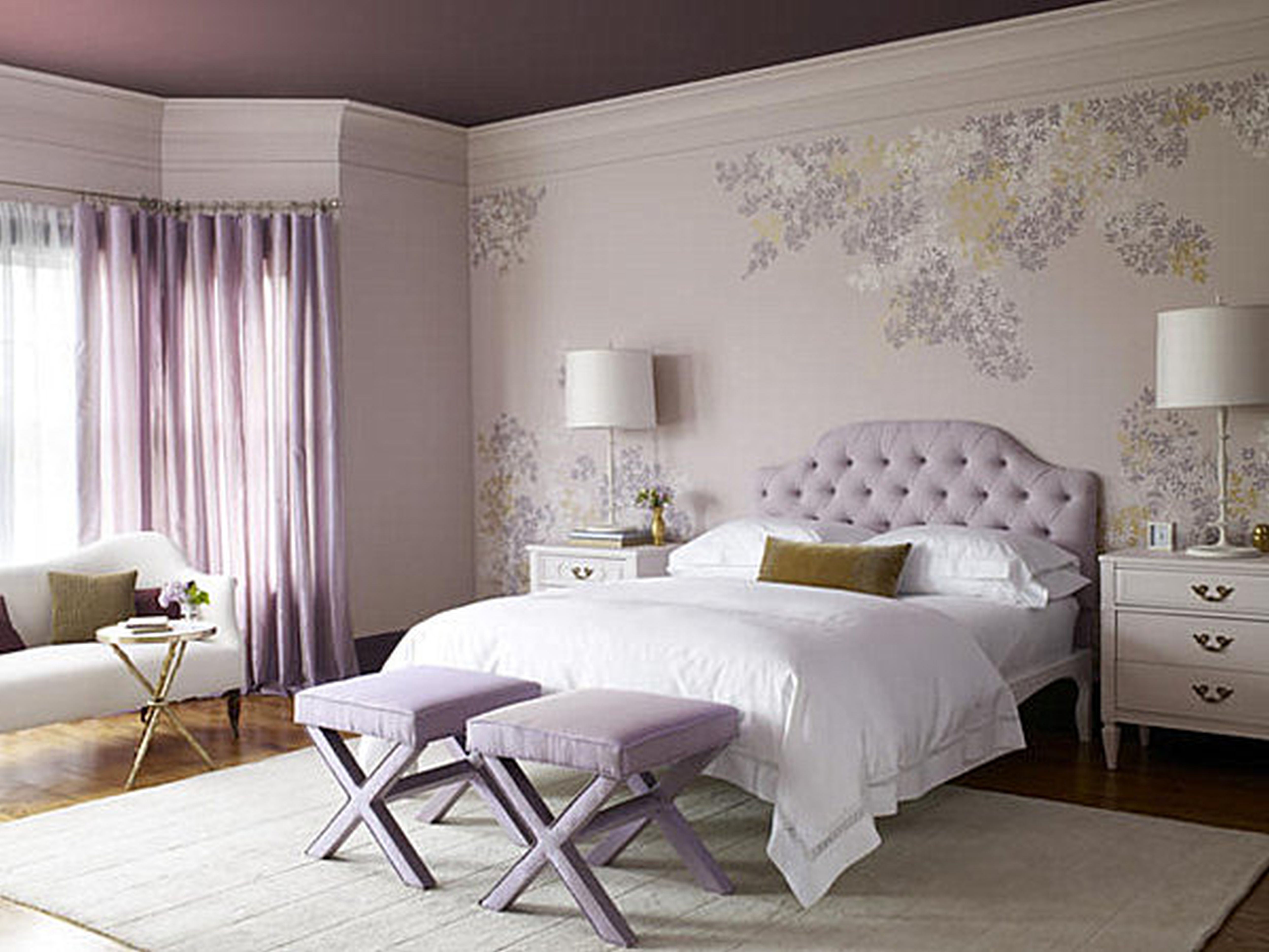 Однотонные обои (47 фото): светлые цвета стен в интерьере комнаты, красивые цветные матовые варианты в зал