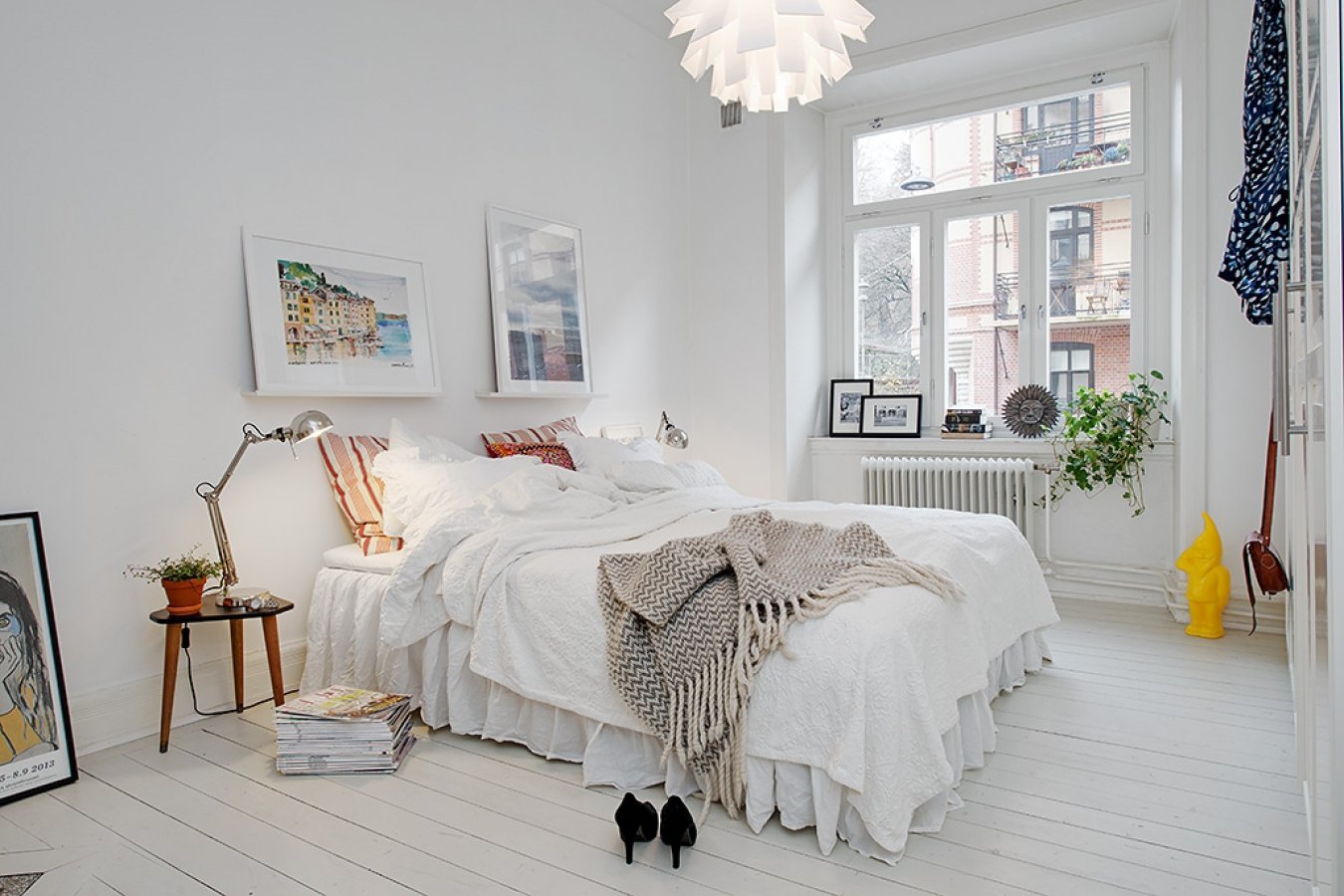 Спальня в скандинавском стиле (72 фото): дизайн интерьера маленькой спальни