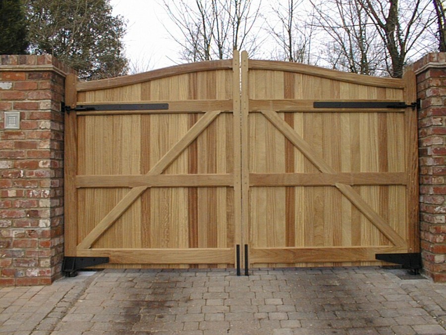 Гаражные ворота из дерева ( 22 фото): особенности деревянных конструкций для гаража