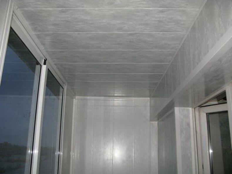 Отделка потолка и стен пластиковыми панелями
