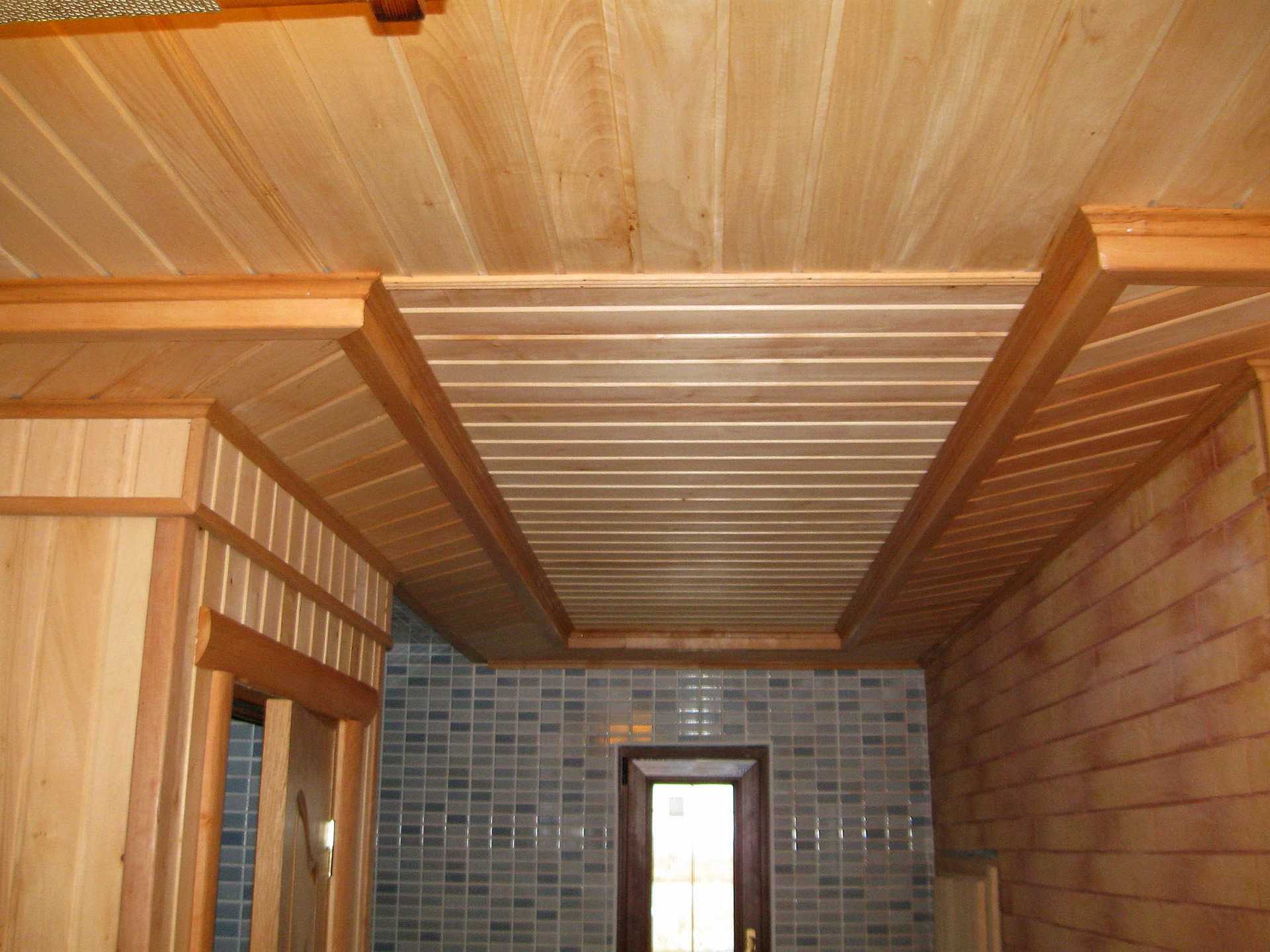 Какие виды отделки потолка в деревянном доме своими руками: обзор и идеи- виды +видео