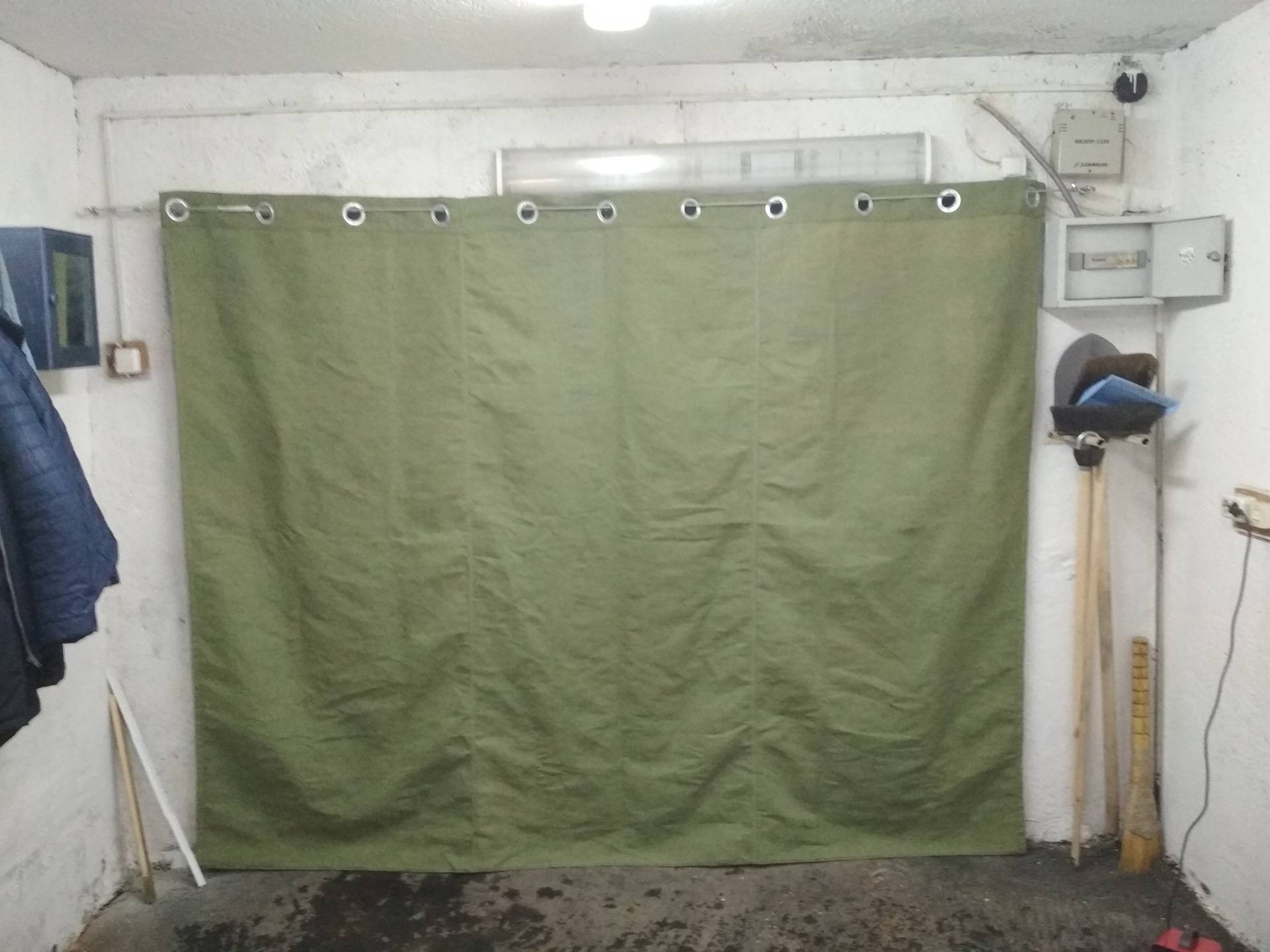 Выбор и изготовление штор на ворота в гараж