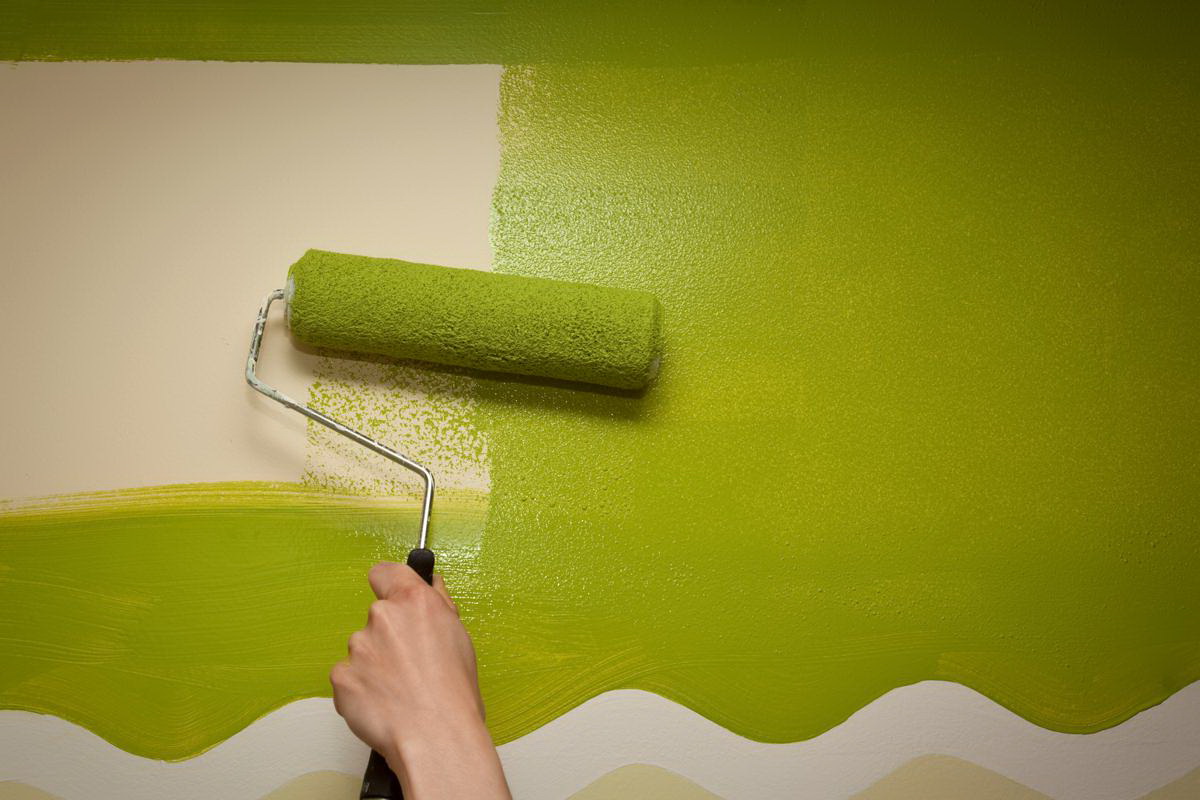 Краска для обоев под покраску: какая лучше для стен, чем красят флизелиновые покрытия, можно ли окрасить жидкие обои, популярная цветовая гамма