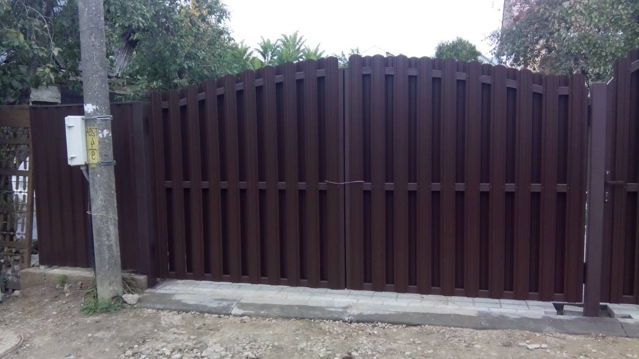 Ворота металлические с калиткой – конструкция, чертежи