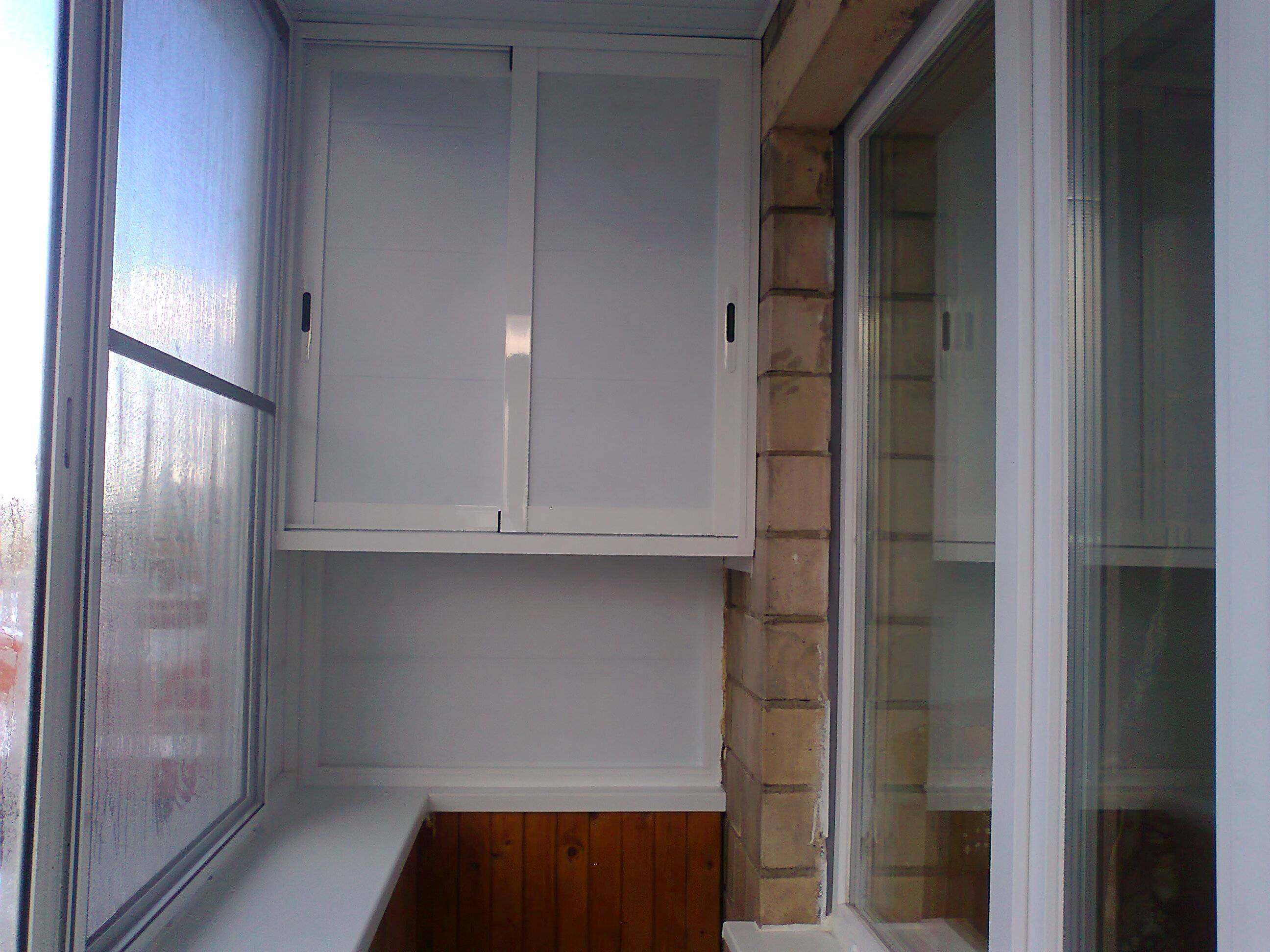 Как сделать шкаф на балконе: своими руками, угловой, встраиваемый, шкаф-купе, из вагонки (фото)