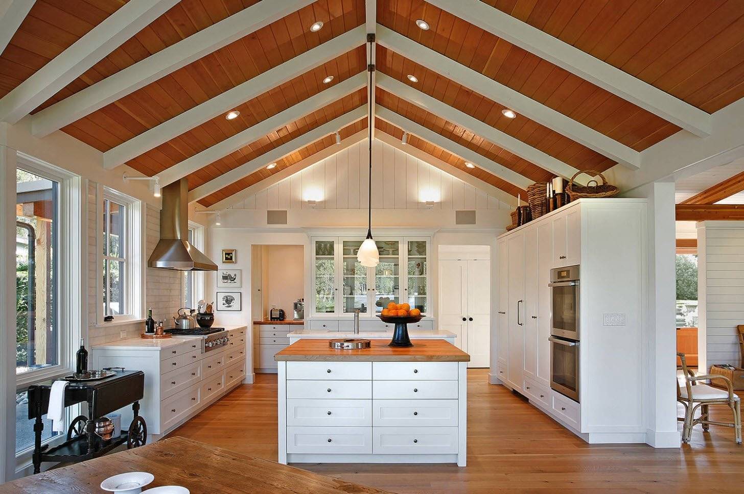 Какие бывают потолки и какой потолок лучше подойдёт для отделки в деревянном доме